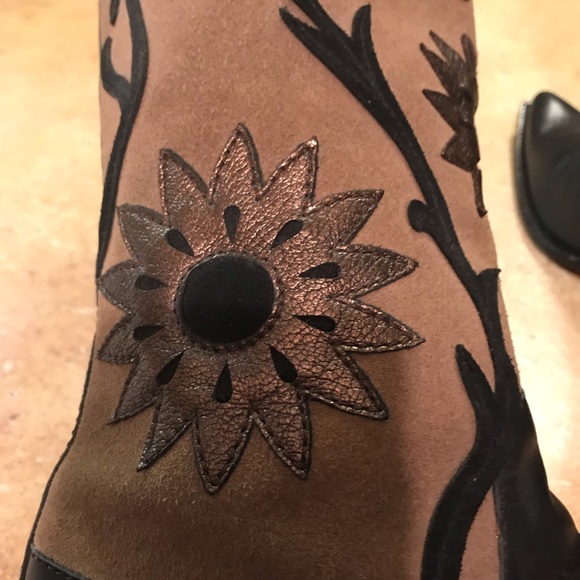 Beautiful Paola Leather and Suede Fancy Boots - Picture 8 of 8